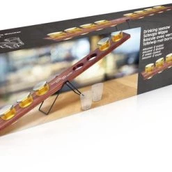 Merkloos Drankspel - Tafelwip - Hout - 10-delig - Met 8 Borrelglaasjes -Spellen-Voor-Volwassenen Winkel 550x322 4