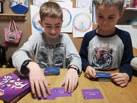 QUIBOBA Frans Taalspel (spel #2) - Spelenderwijs De Basiskennis Van De Franse Taal Leren Inclusief Woordkaarten En Podcast 6 QUIBOBA Frans Taalspel (spel #2) - Spelenderwijs De Basiskennis Van De Franse Taal Leren Inclusief Woordkaarten En Podcast - Afbeelding 4