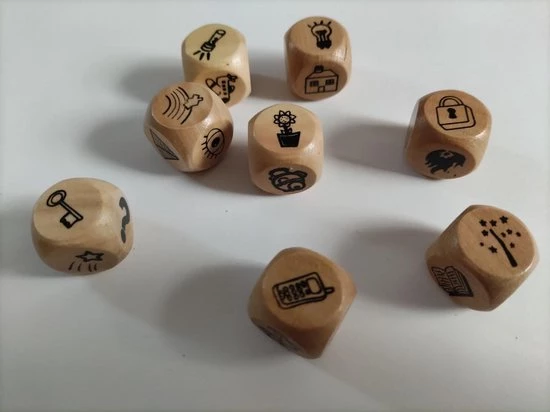 Merkloos Verhaaldobbelstenen - 9 Houten Dobbelstenen Met Plaatjes - Inclusief Handig Opbergzakje - Stimuleert De Taalontwikkeling - Woordenschat - Spelvorm - Voor Kinderen - Educatief Materiaal - Voor Zowel Op School Als Thuis 3 Merkloos Verhaaldobbelstenen - 9 Houten Dobbelstenen Met Plaatjes - Inclusief Handig Opbergzakje - Stimuleert De Taalontwikkeling - Woordenschat - Spelvorm - Voor Kinderen - Educatief Materiaal - Voor Zowel Op School Als Thuis