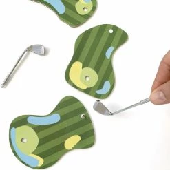 Kikkerland Golf In A Tin - Mini Golf Spel - Reisspel - Inclusief Meeneem Blikje 15 Kikkerland Golf In A Tin - Mini Golf Spel - Reisspel - Inclusief Meeneem Blikje -Spellen-Voor-Volwassenen Winkel 550x574